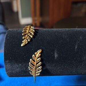 Gold leaves cuff bracelet